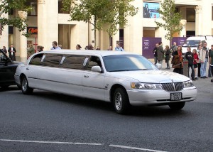 limousine en la calle | despedidasdesolteroasturias.es